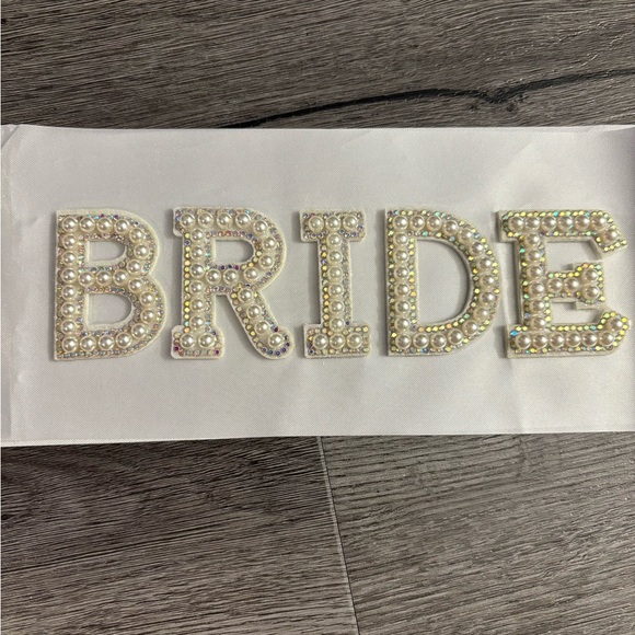 White Bride Sash and Accessories Set - Picture 7 of 10